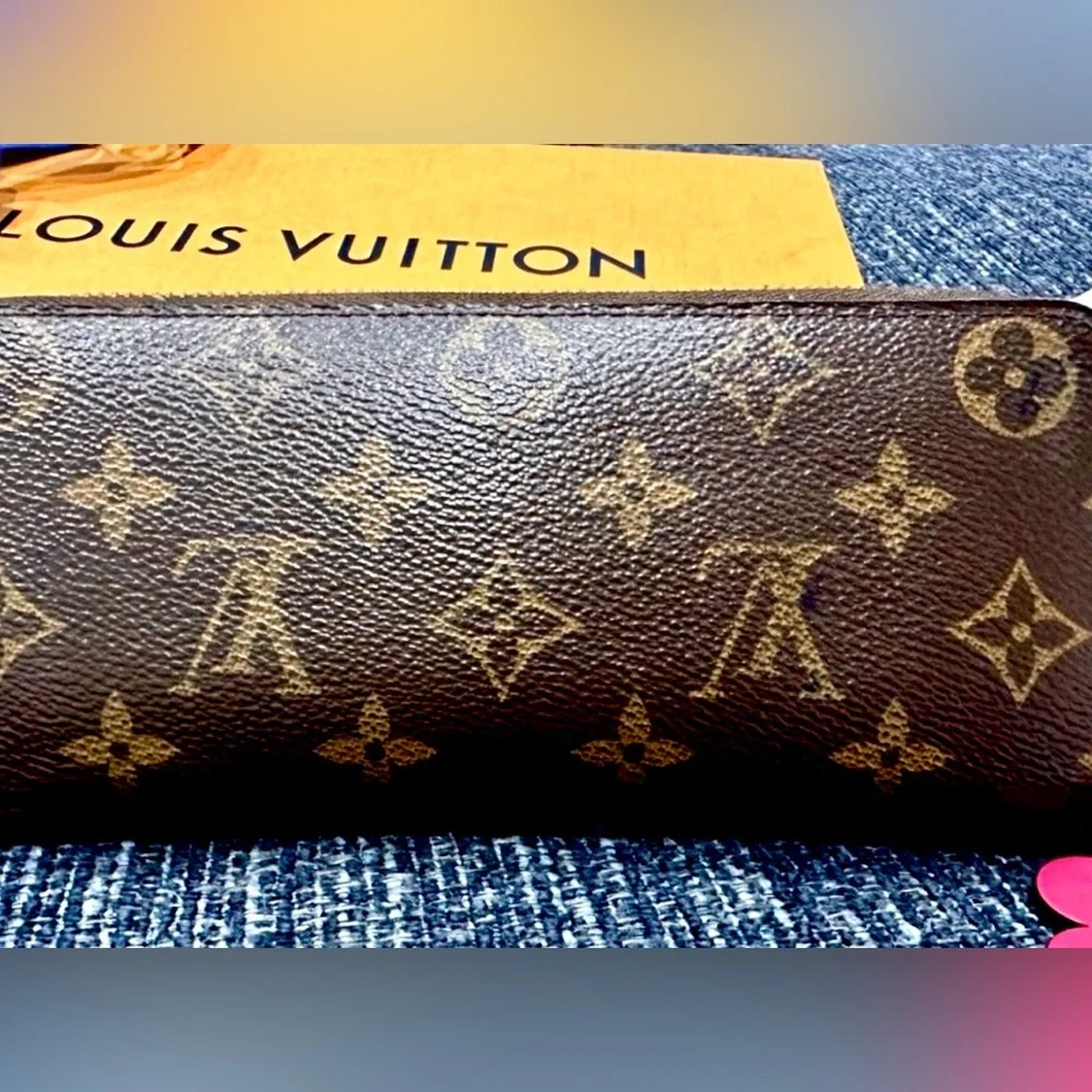 Louis Vuitton Clemence wallet blooming flowers Fuchsia 
EXCELLENT CONDITION - Picture 15 of 16